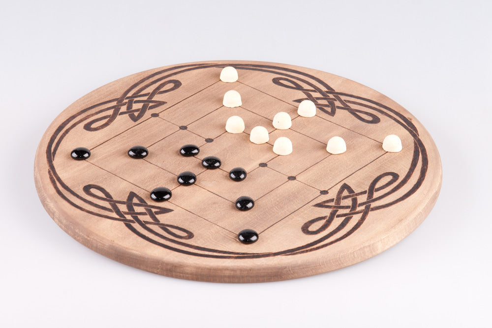 Dziewięć męskich gier planszowych Morris z grawerowaną drewnianą okrągłą grą
