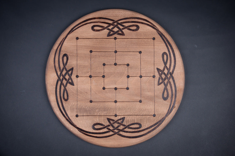 Neun rundes Brettspiel aus Holz mit Morris-Gravur für Herren